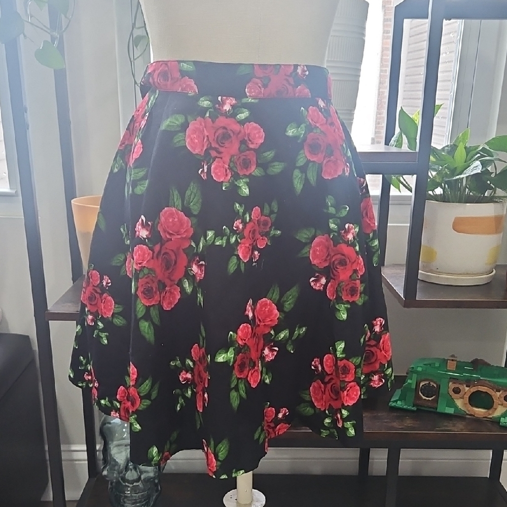 NWT Hell Bunny Floral Black and Red Skirt Large